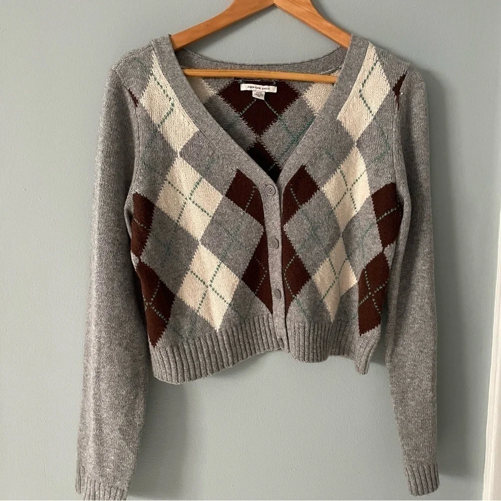 American Eagle Cropped Sweater
Womens M Gray Argyle
Academia Button Up - Picture 3 of 7